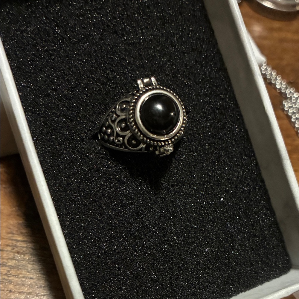 Vintage Black Onyx Poison Ring - Picture 2 of 4